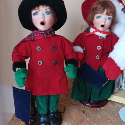 Christmas dolls - caroling dolls - Angel - animated Christmas doll with tote