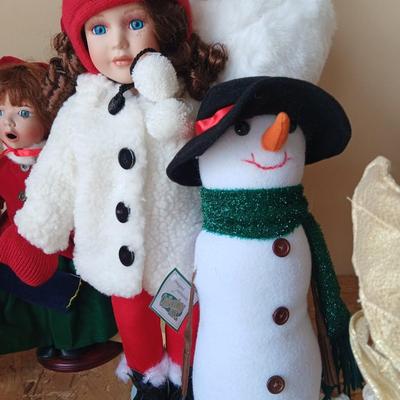 Christmas dolls - caroling dolls - Angel - animated Christmas doll with tote