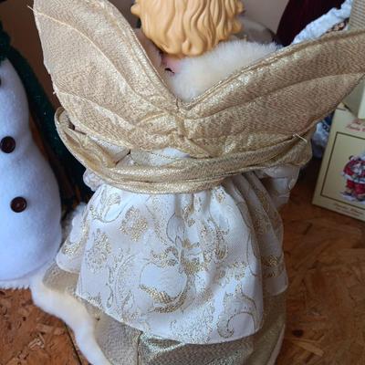 Christmas dolls - caroling dolls - Angel - animated Christmas doll with tote