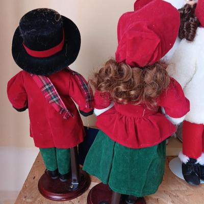 Christmas dolls - caroling dolls - Angel - animated Christmas doll with tote
