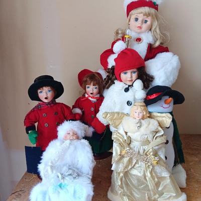 Christmas dolls - caroling dolls - Angel - animated Christmas doll with tote