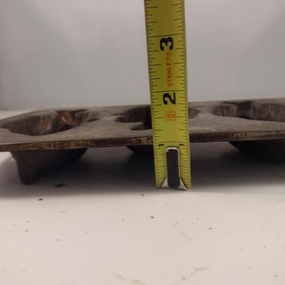 Lodge Cast Iron Fish Shaped Five Cavity Cornbread Pan