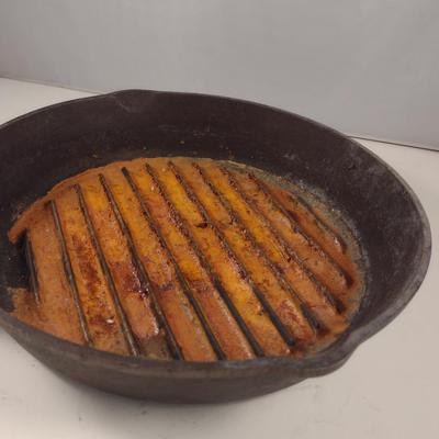 Lodge Cast Iron Griddle Skillet- Approx 11 1/4" in Diameter