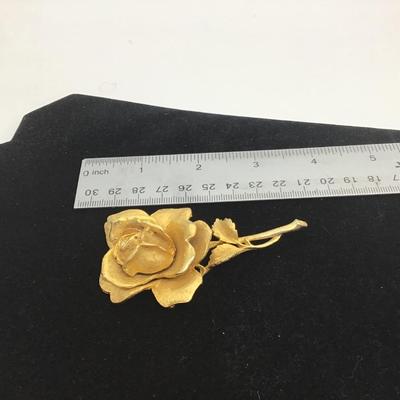Gold toned rose brooch