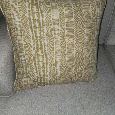 Pair of throw pillows.