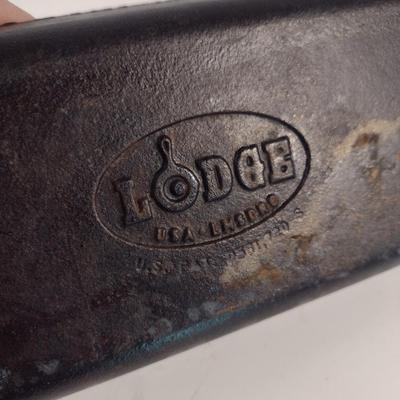 Lodge Cast Iron Three Cavity Cake/Bread Pan (Choice A)