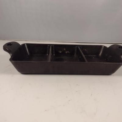 Lodge Cast Iron Three Cavity Cake/Bread Pan (Choice A)