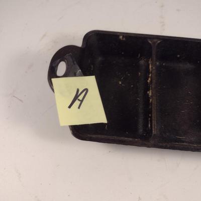 Lodge Cast Iron Three Cavity Cake/Bread Pan (Choice A)