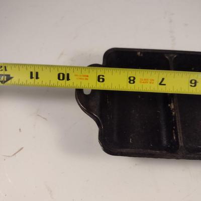 Lodge Cast Iron Three Cavity Cake/Bread Pan (Choice A)