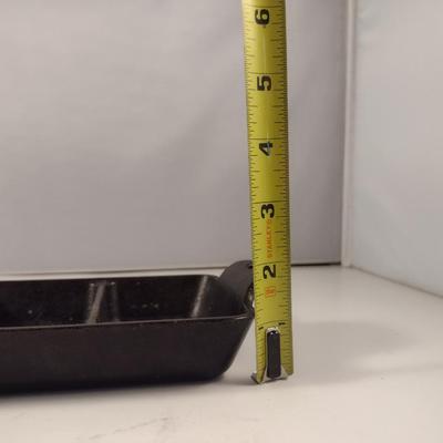 Lodge Cast Iron Three Cavity Cake/Bread Pan (Choice A)