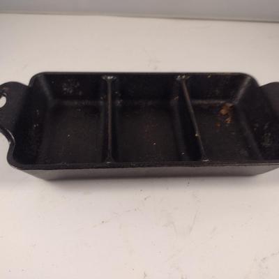 Lodge Cast Iron Three Cavity Cake/Bread Pan (Choice B)