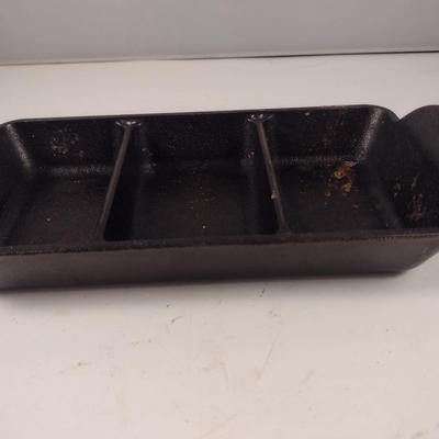 Lodge Cast Iron Three Cavity Cake/Bread Pan (Choice B)