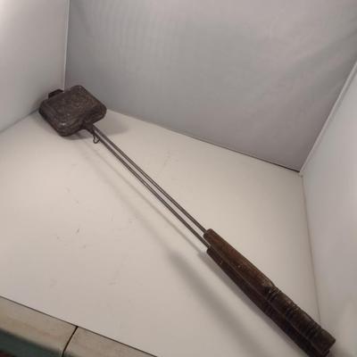 Rome Aluma Cooker Square Pie Iron with Wooden Handles- 28" Long