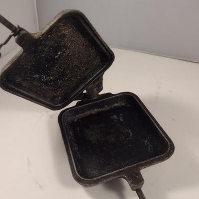 Rome Aluma Cooker Square Pie Iron with Wooden Handles- 28" Long