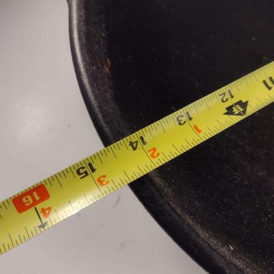 Lodge Cast Iron Wok with Lid- Approx 14 1/2" in Diameter