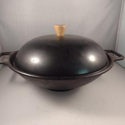 Lodge Cast Iron Wok with Lid- Approx 14 1/2" in Diameter