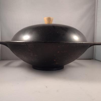 Lodge Cast Iron Wok with Lid- Approx 14 1/2" in Diameter