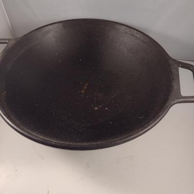 Lodge Cast Iron Wok with Lid- Approx 14 1/2" in Diameter