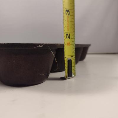 Lodge Cast Iron Eleven Cavity Popover/Muffin Pan (Choice B)