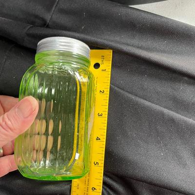 Green uranium glass spicejar