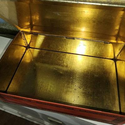 Set of metal tin containers