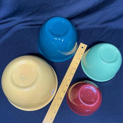 Vernon Vernonware Kilns Rainbow mixing bowls