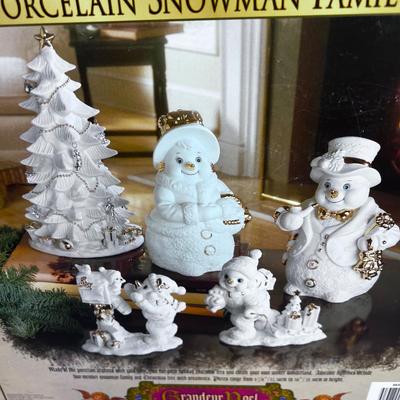 Porcelain Snowman Family, Like New 