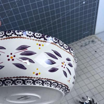 TEMPTATIONS, OLD WORLD, SALAD or Pasts BOWL, NEVER USED