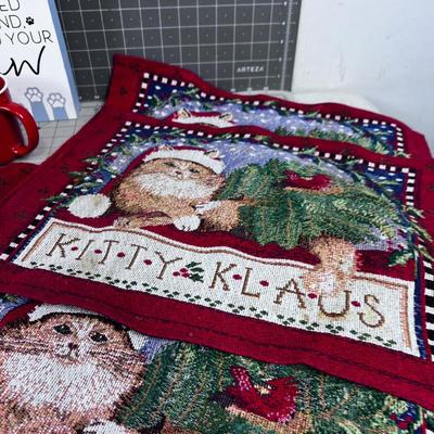 Christmas and Cats or Christmas cats 
