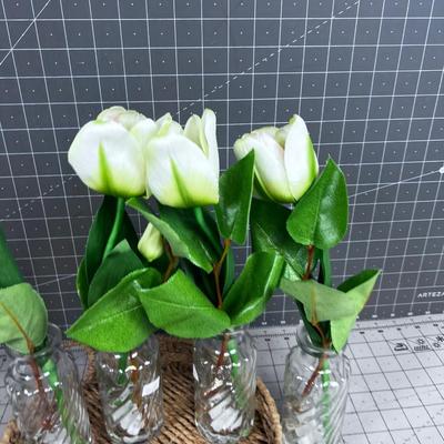 Tulip with Vases NEW in a basket Tray