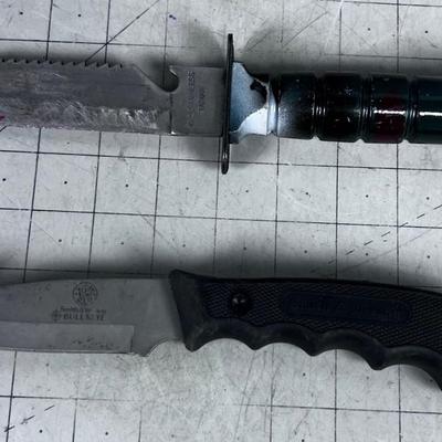 2 Fixed Blade Knives