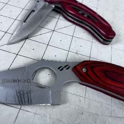 2 Knives; 1 Browning and 1 Fury 