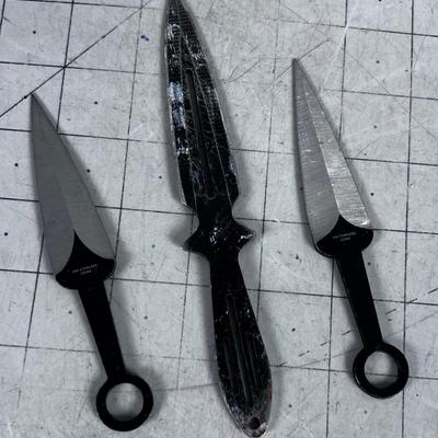 3 Throwing Knives