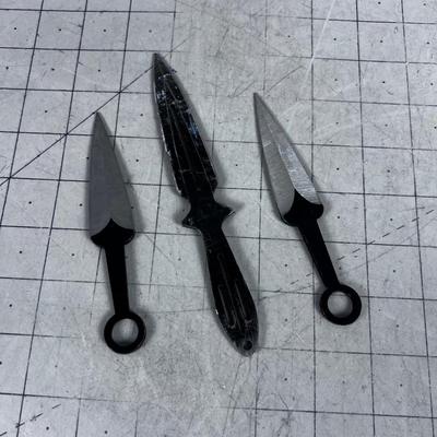 3 Throwing Knives