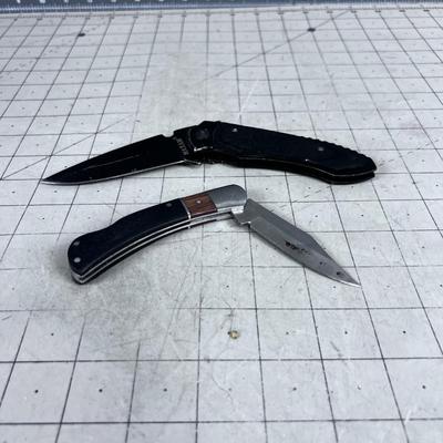 2 Folding Knives, Black handles 