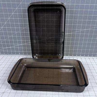 Pyrex 2 Baking Pans 