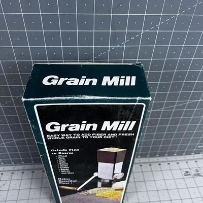 Back to Basics Grain Mill, New never used.
