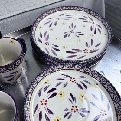 TEMPTATIONS, OLD WORLD,  Dishes but only 3 dinner plates
