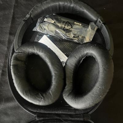 Bose Noise Canceling Headphones & Sony & Insignia Portable CD Players (LR-MG)