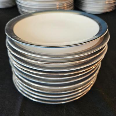 12 Place Setting Gorham and Flintridge 'Contessa' China Set (K-DW)