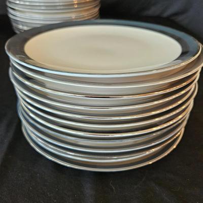 12 Place Setting Gorham and Flintridge 'Contessa' China Set (K-DW)