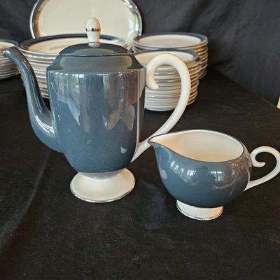 12 Place Setting Gorham and Flintridge 'Contessa' China Set (K-DW)