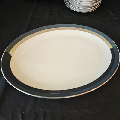 12 Place Setting Gorham and Flintridge 'Contessa' China Set (K-DW)