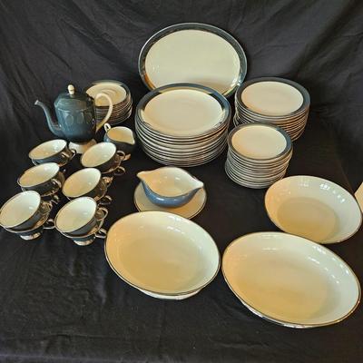 12 Place Setting Gorham and Flintridge 'Contessa' China Set (K-DW)