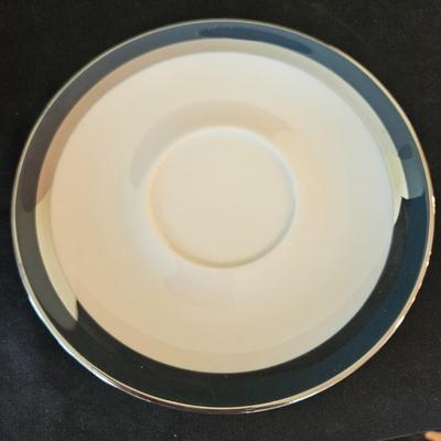 12 Place Setting Gorham and Flintridge 'Contessa' China Set (K-DW)