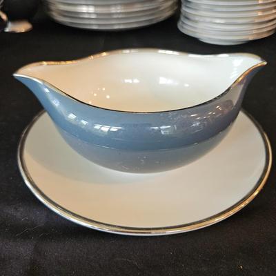 12 Place Setting Gorham and Flintridge 'Contessa' China Set (K-DW)