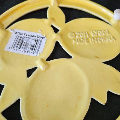 Yellow and Cobalt Blue Kitchen Decor (K-DW)