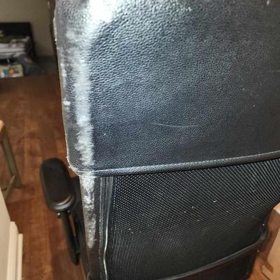 Black desk chair