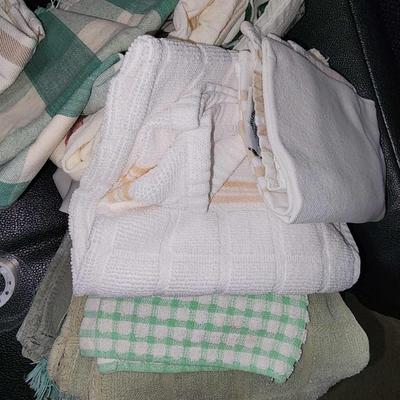 Lot of Kitchen towels and dish rags