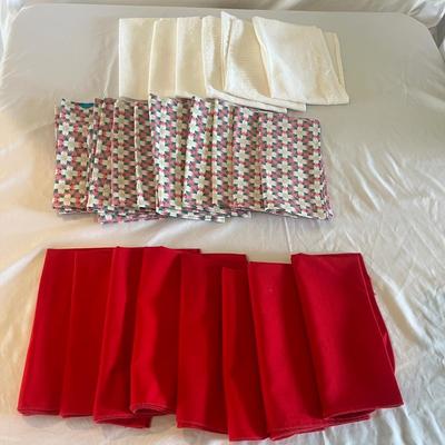 Linens, Runners, Tablecloths & More (E-MG)